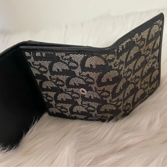 Dior Montaigne Wallet.